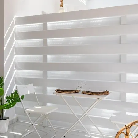 アパート Sunstone - Cozy W Terrace In ラルナカ