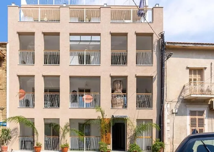 Sunstone - Cozy W Terrace In * ラルナカ