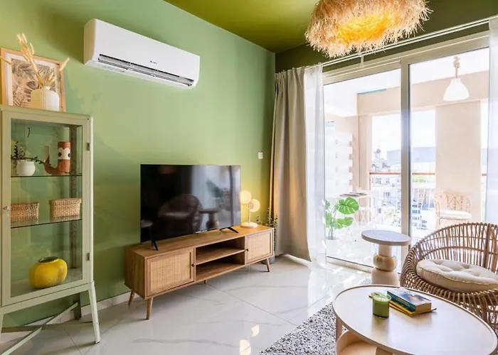 Sunstone - Cozy W Terrace In ラルナカ